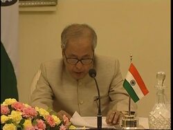 British Foreign Secretary meets Singh and Indian FM, comments News Clip