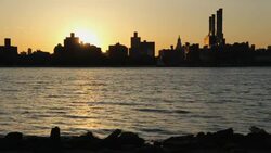 Wide, staticshot of East-River and Manhattan at dusk Stock Footage