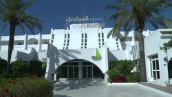 CLEAN : Tunisia: UK tourists react after government urges them to leave News Clip