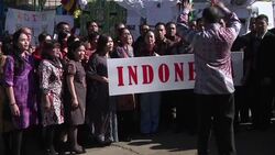 As Mandela spends 60th day in hospital, choir from Indonesia sings for recovery Instructional Video