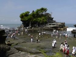 MS View of Visitors and pilgrims at Tanah Lot temple on rocky island / Tanah Lot, Bali, Indonesia Stock Footage