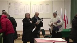 CLEAN : Ex premier Jaroslaw Kaczynski votes in Polish election News Clip