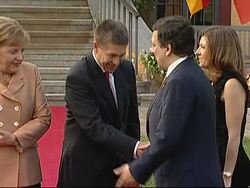 Heads of states arrive for dinner at castle News Clip