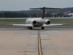 Air Traffic At Washington's Reagan National Airport Stock Footage