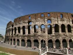 MS View of Colosseum (colosseo) / Roma, Italia Stock Footage