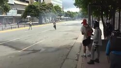 CLEAN : Tear gas vs homemade weapons: clashes continue in Caracas News Clip