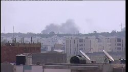Explosions, mortars and rockets fired as rebels fight Gadhafi forces News Clip