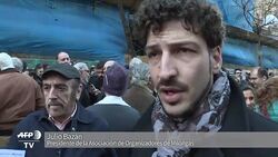 VOICED : Argentinos bailan tango en protesta contra gobierno News Clip