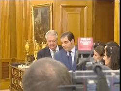 CLEAN: King Juan Carlos of Spain receives Venezuela's President Hugo Chavez at Zarzuela Palace. Stock Footage