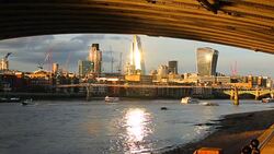 London Skyline with Thamse Stock Footage
