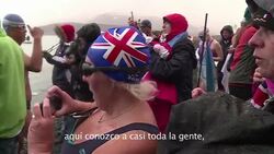 VOICED : Apasionada por nadar en aguas gelidas News Clip