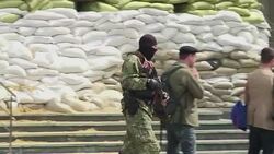 VOICED : Ucrania tiene 10000 desplazados internos News Clip