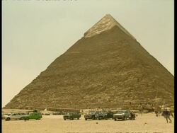 WA Large towering pyramid with cars and people in foreground. Egypt Stock Footage