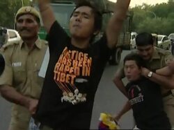 Chinese FM meets Indian PM amid protests by Tibetan exiles News Clip