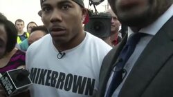 Rapper Nelly makes an appearance in Ferguson at the protests Instructional Video