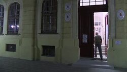 CLEAN : Hungarians begin voting on EU refugee quota plan News Clip