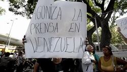 CLEAN : Caracas: newspapers employees demand dolla News Clip