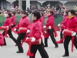 MS Villagers performing with gong and drum in traditional festive folk celebration or carnival during chinese spring festival  AUDIO  / xi'an, shaanxi, china Stock Footage