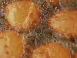 Frying acaraje Stock Footage