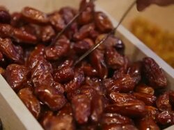 Customer purchases drained dates in grocery Stock Footage