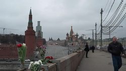 CLEAN : Nemtsov: investigators search for clues near crime scene News Clip