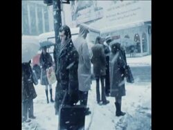 SYND 5-3-71 SCENES OF HEAVY SNOWFALL IN NEW YORK News Clip