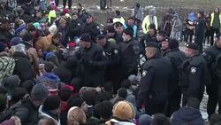 CLEAN : Migrants clash with police at Serbian Croatian border News Clip