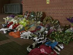 Newcastle football fans pay tribute to MH17 victims News Clip