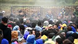 VOICED : Migrantes en un embudo en los Balcanes News Clip