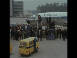 SYND 23-2-72 HIJACKED PASSENGERS ARRIVE FROM ADEN Instructional Video