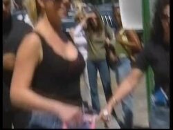 Mariah Carey gets eccentric at signing in Long Island Instructional Video