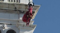 VOICED : Miles en Venecia por Carnaval News Clip