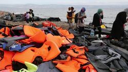 Syrian migrants fleeing the war and escaping to Europe, landing on the Greek island of Lesvos on the north coast at Efthalou. Up to 4,000 migrants a day are landing on the island and overwhelming the authorities. They are traficked by illegal Turkish peopl Stock Footage