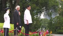 CLEAN : Philippines President meets Singapore counterpart during visit News Clip