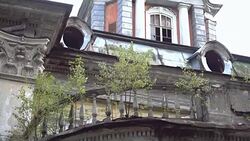 Vintage abandoned mansion Stock Footage