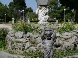 Villa Giulia (Villa del Popolo), the central fountain with sundial, Palermo, Sicily. Stock Footage