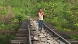 VOICED : Los menores que se suben a La Bestia News Clip