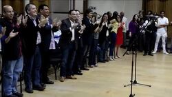 CLEAN : Gilberto Santa Rosa plays News Clip