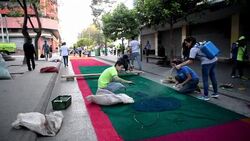 VOICED : La alfombra religiosa mas larga en Guatemala News Clip