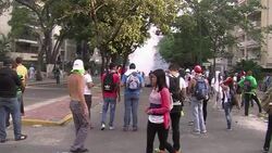 CLEAN : Police and protesters clash once again in News Clip