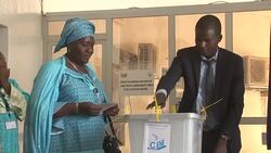 CLEAN : Niger President Issoufou votes in run off News Clip