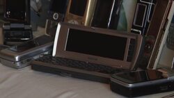 Vintage mobile phone collection holds 1000's of sentimental texts Instructional Video