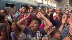 VOICED : Caos en Budapest por oleada de refugiados News Clip