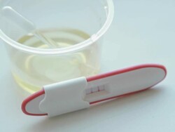 pregnancy test result Stock Footage