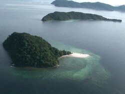 Pan around Islands of Tunku Abdul Rahman Park, Kota Kinabalu, Malaysia Stock Footage