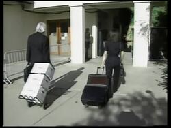 Singer at court, Leno arrives to give evidence News Clip