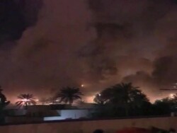 Allied forces bomb Baghdad Stock Footage