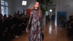 Valentino debuts thoughtful ready-to-wear collection at Paris Fashion Week Instructional Video
