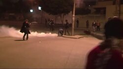 Anti-Morsi protesters clash with riot police outside presidential palace Instructional Video