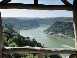 WS Rhine at Sankt Goarshausen, Loreley Rock is visible in center / Sankt Goarshausen, Rhineland- Palatinate, Garmany Stock Footage